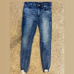 American Eagle Outfitter distressed cropped jeans